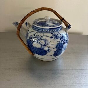 Vintage/antique Chinese Blue and White Porcelain Teapot